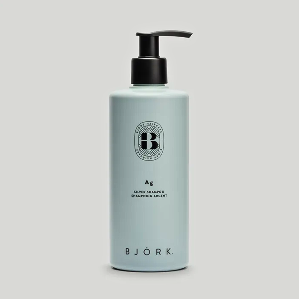 BJÖRK Ag Silver Shampoo – silverschampo som neutraliserar gula toner i blont och grått hår. Köp hos Edmond Hair Shop i Malmö.