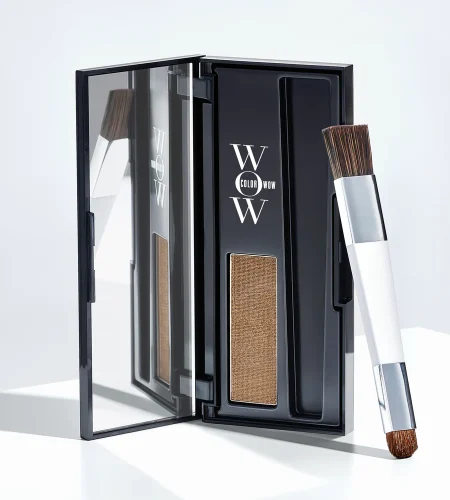 Color Wow Root Cover Up Light Brown från Edmond Hair Shop – veganskt mineralpuder för att dölja utväxt, täcka grått hår och ge fylligare hår.